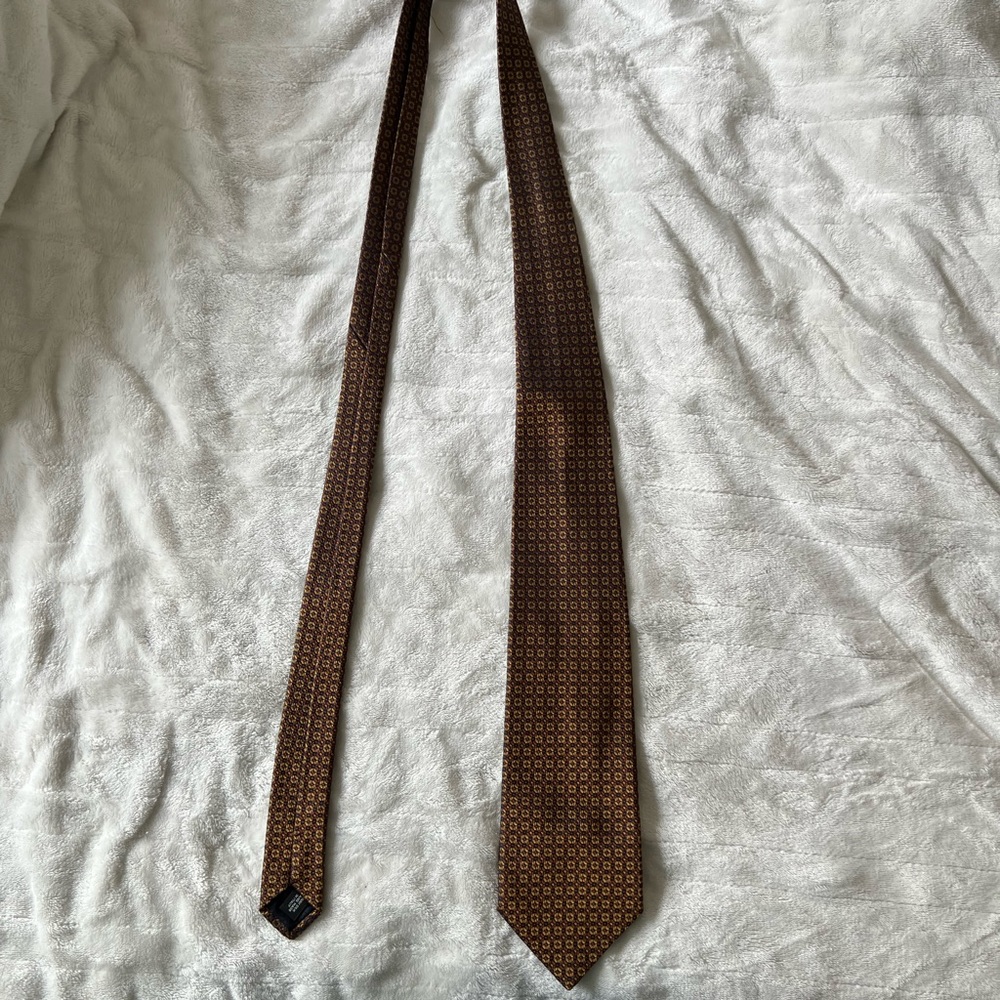 Beautiful Barney’s NY Tie 100% Silk handmade in Italy, gold geometric pattern